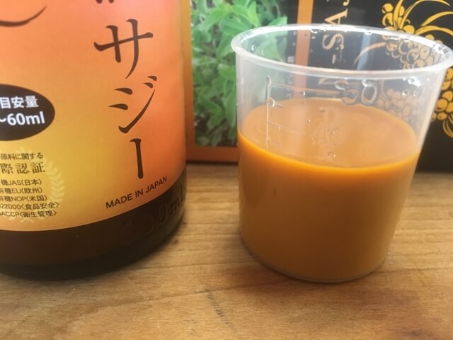 豊潤サジーの味は酸っぱくてマズイ！でも、半年以上飲み続けている理由とは？