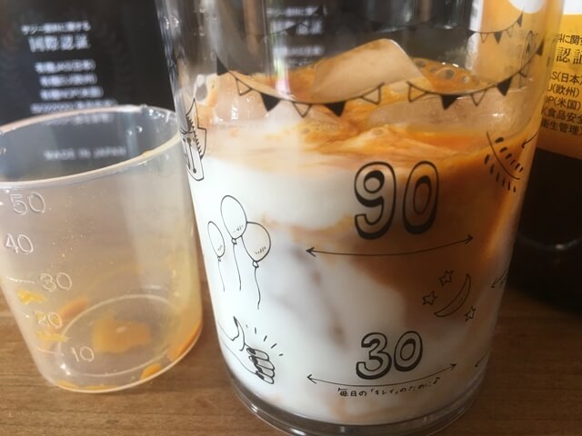 味が酸っぱくてマズいと評判の豊潤サジーを牛乳割りで飲んでいます。酸っぱさも多少マシになって、少しだけ飲みやすくなりました。